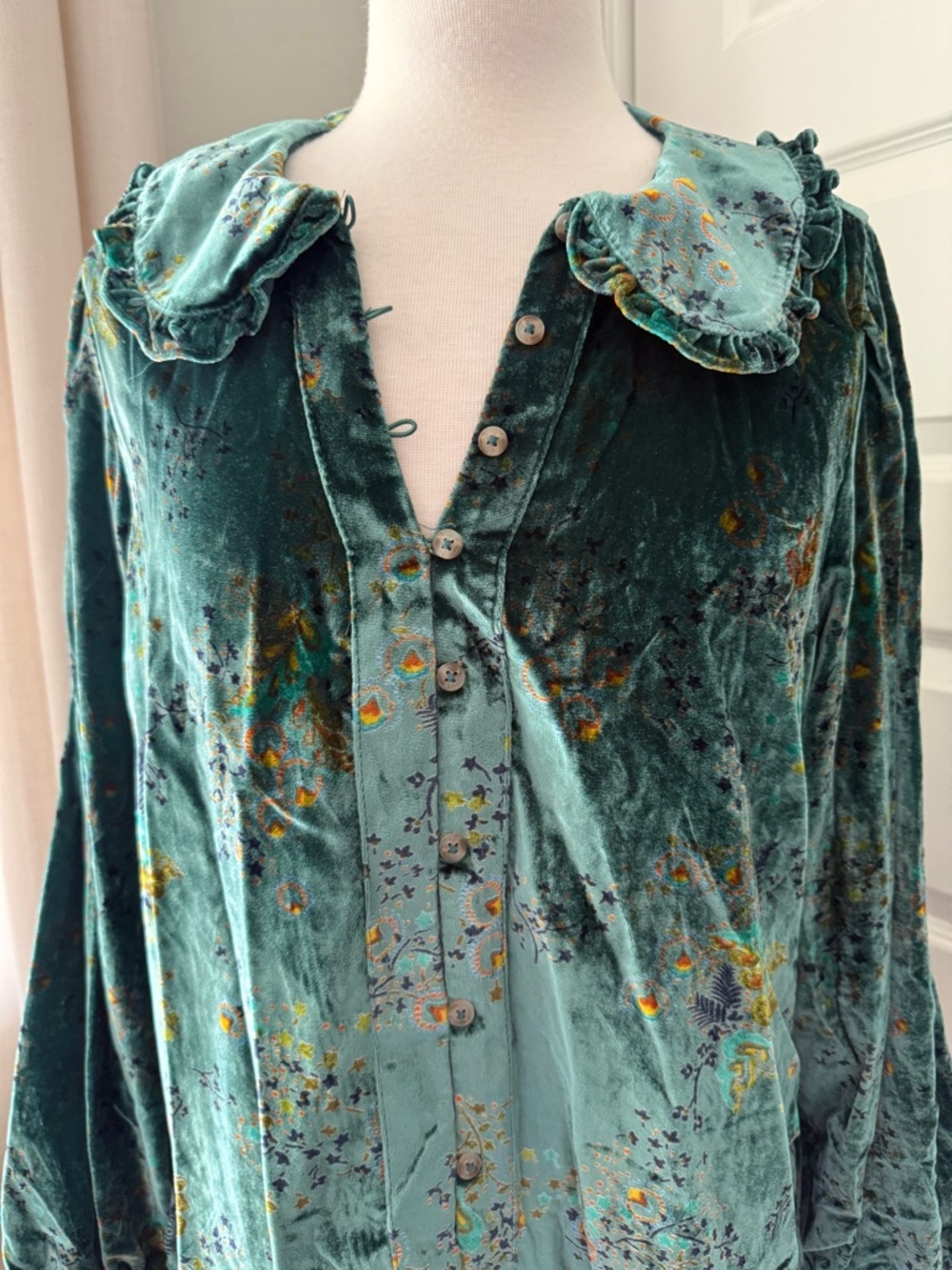 Pilcro Keira Collared Button-Front Blouse: Long Sleeve Velvet Edition : XL - Picture 3 of 7